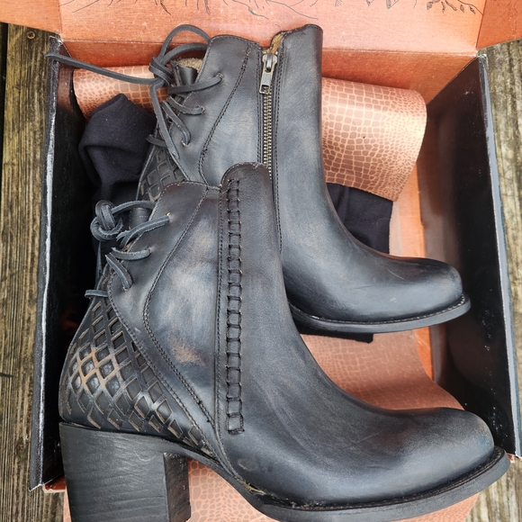 freebird Shoes - Freebird Dreamer Booties SIZE 10